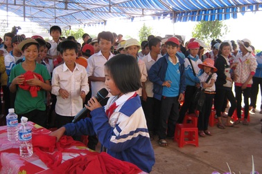 Dạy con trẻ, người lớn phải nêu gương tốt