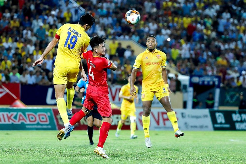 “CLB Nam Định chưa bức xúc đến nỗi phải bỏ V-League” - 2 “CLB Nam Định chưa bức xúc đến nỗi phải bỏ V-League” - 2