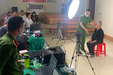 Trường hợp nào được đội khăn khi chụp ảnh căn cước công dân?