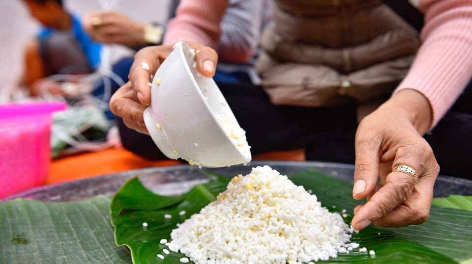 Hàng nghìn chiếc “bánh nghĩa tình” gửi vào miền Trung ruột thịt - 3 Hàng nghìn chiếc “bánh nghĩa tình” gửi vào miền Trung ruột thịt - 3