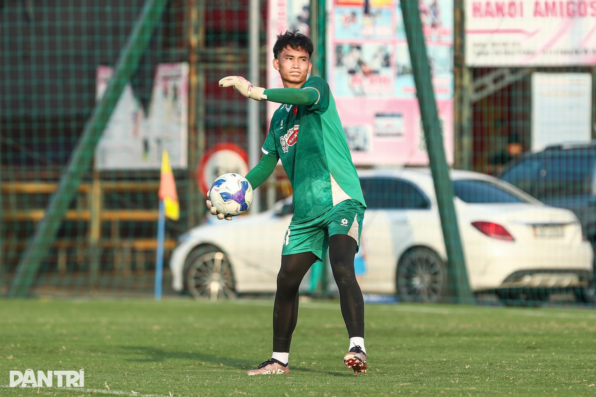 Ngôi sao Việt kiều Bùi Alex tích cực tập luyện cùng U22 Việt Nam - 9