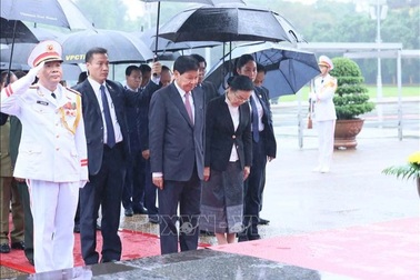 Tổng Bí thư, Chủ tịch nước Lào Thongloun Sisoulith vào Lăng viếng Chủ tịch Hồ Chí Minh