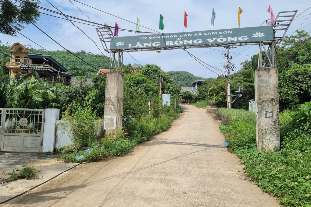 Gần 600 người nơm nớp sống cùng nỗi lo bị vùi lấp - 1 Gần 600 người nơm nớp sống cùng nỗi lo bị vùi lấp - 1
