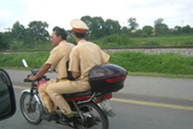 Yêu cầu làm rõ vụ "tố" CSGT vòi vĩnh, nhũng nhiễu người dân