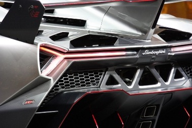 Tiếng động cơ đầy mê hoặc của siêu xe Lamborghini Veneno