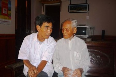 Cụ già 100 tuổi vẫn nhiệt tình làm khuyến học