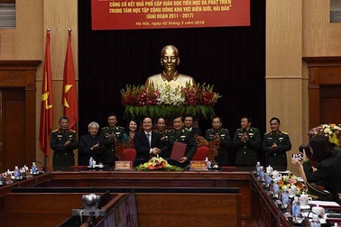 Đẩy mạnh công tác xóa mù chữ và phát triển TTHT cộng đồng ở biên giới, hải đảo