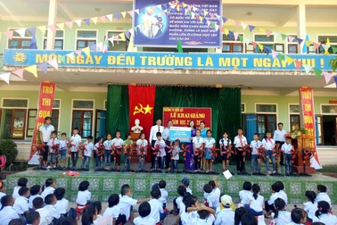 Mùa khai trường, mùa của yêu thương!