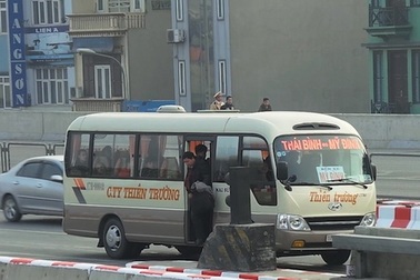 "Thập diện mai phục" bến xe trên cao độc nhất giữa Hà Nội