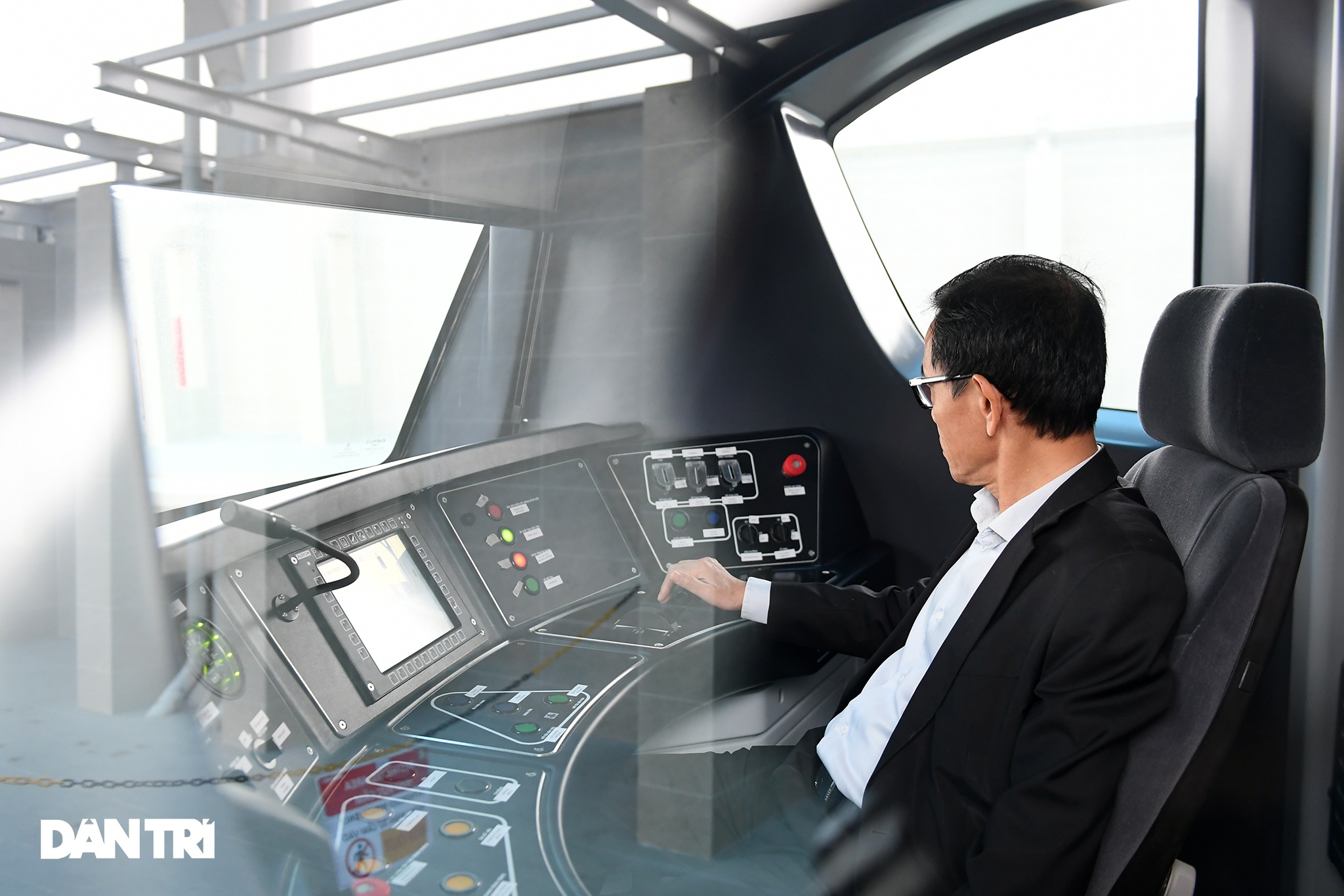 Người dân phấn khởi tham quan đoàn tàu tuyến Metro Nhổn - ga Hà Nội - 14 Người dân phấn khởi tham quan đoàn tàu tuyến Metro Nhổn - ga Hà Nội - 14