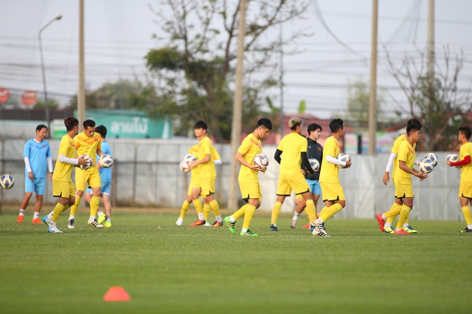 U23 Việt Nam luyện bóng bổng, sẵn sàng đấu U23 UAE trận ra quân - 3