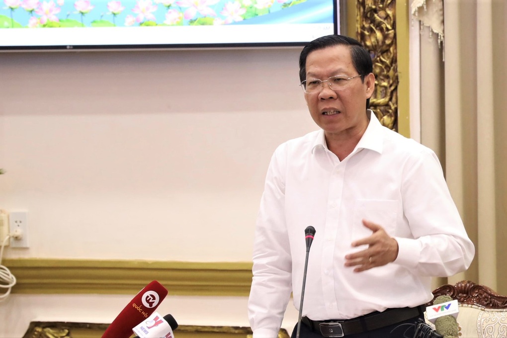 Chủ tịch TPHCM nói về giảm đà tăng trưởng: Chúng ta phải đứng dậy đi tiếp - 1 Chủ tịch TPHCM nói về giảm đà tăng trưởng: Chúng ta phải đứng dậy đi tiếp - 1