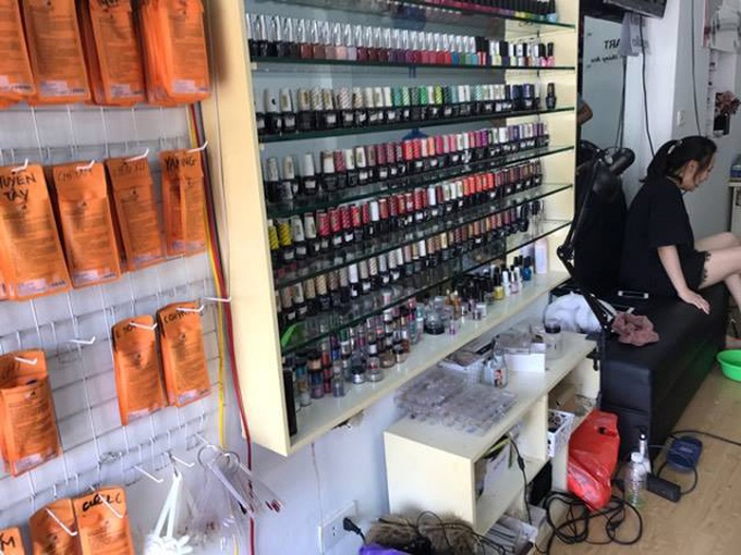 Hà Nội: Bà chủ tiệm nail đuổi đánh tên cướp dùng súng giả xông vào nhà yêu cầu đưa tài sản - Ảnh 4. Hà Nội: Bà chủ tiệm nail đuổi đánh tên cướp dùng súng giả xông vào nhà yêu cầu đưa tài sản - Ảnh 4.