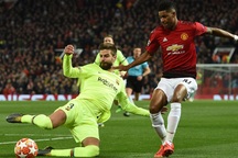 HLV Mourinho dự đoán Barcelona và Juventus có thể bị loại