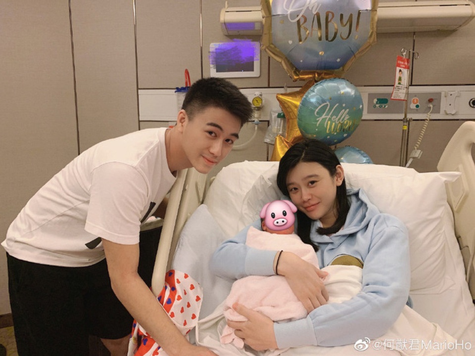 Siêu mẫu nội y lộ diện sau khi sinh “đích tôn” cho tỷ phú Macau - 1 Siêu mẫu nội y lộ diện sau khi sinh “đích tôn” cho tỷ phú Macau - 1