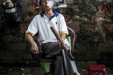 Thợ cắt tóc vỉa hè Hà Nội lên báo Mỹ