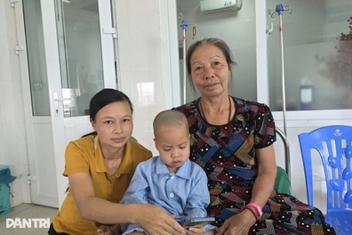 Bé trai 3 tuổi được phẫu thuật cấy ốc tai sau bài viết của báo Dân trí
