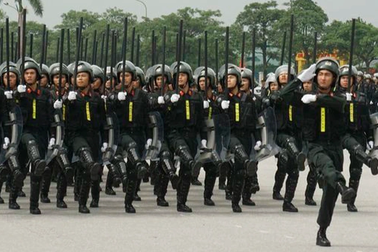 Khi nào cảnh sát được tự ý nổ súng trấn áp tội phạm?