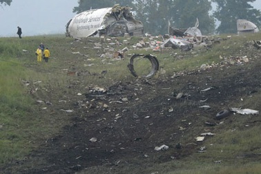 Mỹ: Máy bay lao xuống đồng cỏ, vỡ vụn