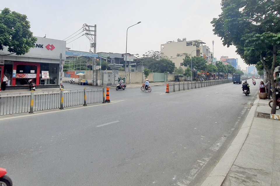 Tài xế cầm kiếm đuổi chém nhau náo loạn đường phố - 2 Tài xế cầm kiếm đuổi chém nhau náo loạn đường phố - 2