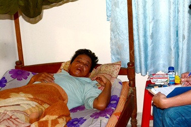 Người dân ném đá đuổi hàng chục côn đồ vào nhà dân đánh người