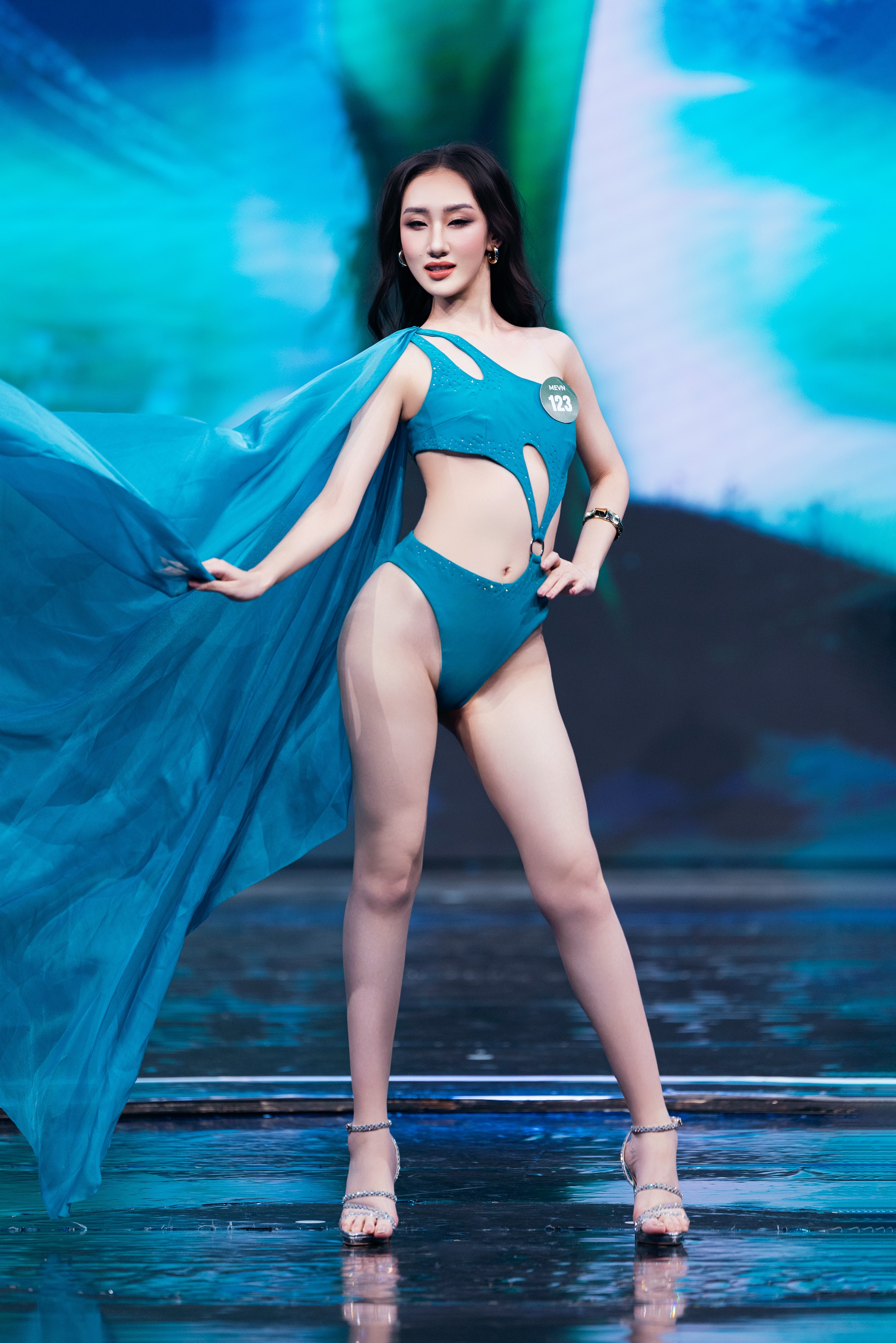 Thí sinh Hoa hậu Trái đất Việt Nam diễn bikini để lộ chi tiết nhạy cảm - 5 Thí sinh Hoa hậu Trái đất Việt Nam diễn bikini để lộ chi tiết nhạy cảm - 5