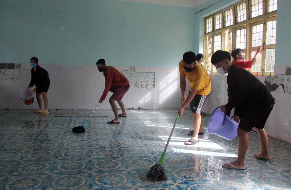 Phú Yên: Các trường khẩn trương dọn vệ sinh để đón học sinh tới lớp - 1 Phú Yên: Các trường khẩn trương dọn vệ sinh để đón học sinh tới lớp - 1