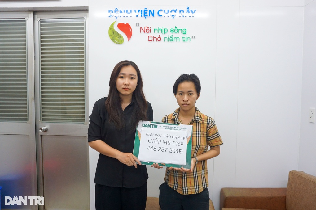 Hơn 448 triệu đồng ủng hộ thiếu nữ Hậu Giang bị bạn trai thiêu sống - 1 Hơn 448 triệu đồng ủng hộ thiếu nữ Hậu Giang bị bạn trai thiêu sống - 1