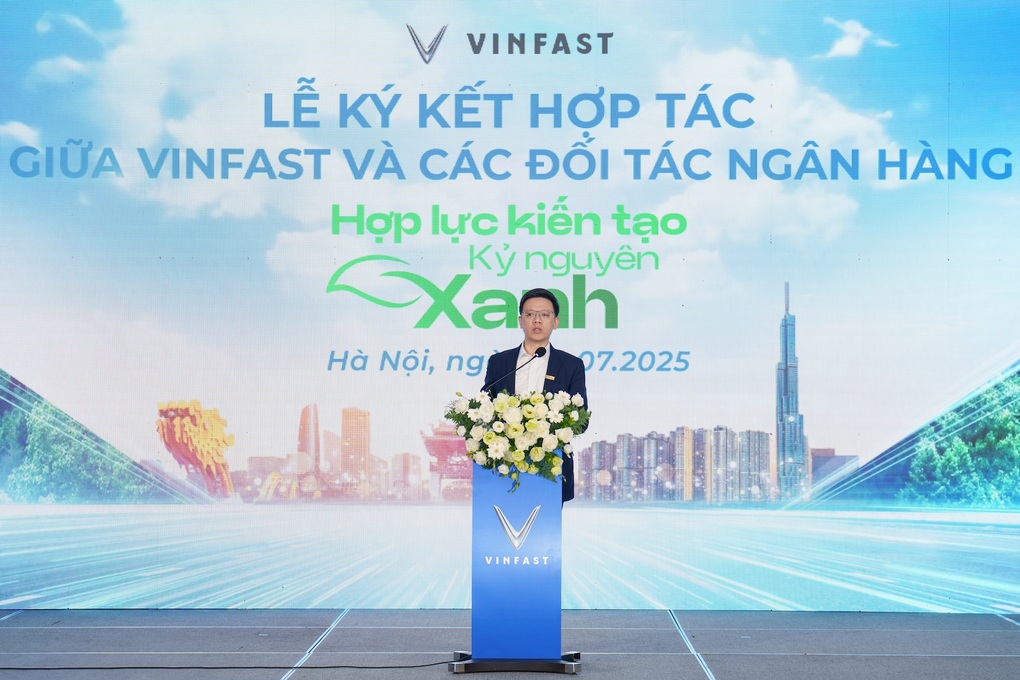 VinFast cùng 12 ngân hàng, tổ chức tài chính hỗ trợ người dân Hà Nội chuyển sang xe điện - 2 VinFast cùng 12 ngân hàng, tổ chức tài chính hỗ trợ người dân Hà Nội chuyển sang xe điện - 2