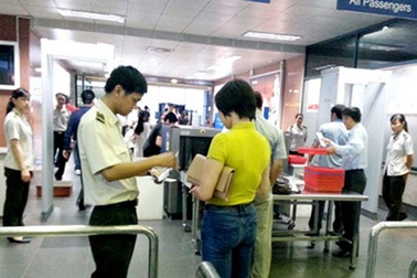 Phạt nữ hành khách 7,5 triệu đồng vì đi máy bay bằng giấy tờ giả