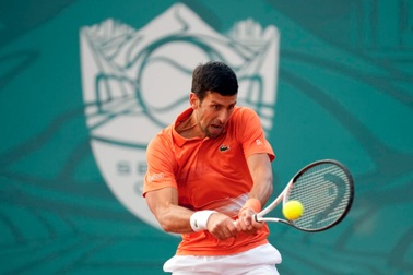 Djokovic nhọc nhằn thắng trận đầu tiên ở Serbia Open 2022