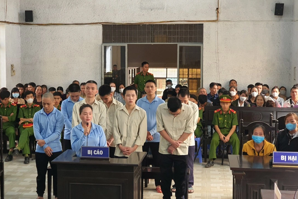 Mua bán nhiều cô gái trẻ, nữ quái và đồng bọn lĩnh án - 1 Mua bán nhiều cô gái trẻ, nữ quái và đồng bọn lĩnh án - 1