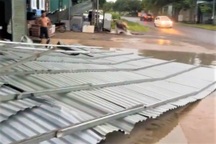 Người đàn ông bị tử vong do mái tôn bay trúng lúc mưa dông