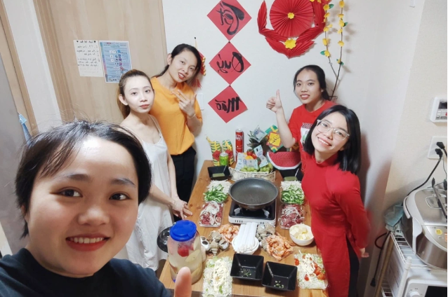 ベトナム人労働者が異国の地で旧正月を祝う、降り積もる雪とともに涙は石に変わる! - 3 Lao động Việt đón Tết nơi xứ người, nước mắt hóa đá cùng tuyết rơi! - 3