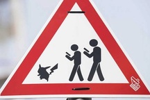 Bỉ phạt nặng người đi bộ mải chơi Pokémon Go