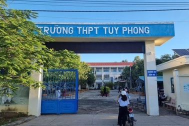 Yêu cầu đình chỉ thầy giáo bị tố làm nữ sinh lớp 10 mang thai ở Bình Thuận