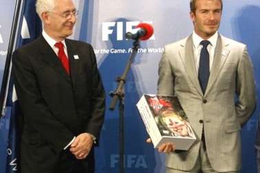 Chủ tịch LĐBĐ Anh phải từ chức vì vạ miệng