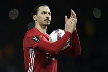 MU thắng to St Etienne, Ibrahimovic mơ giành “cú ăn bốn”