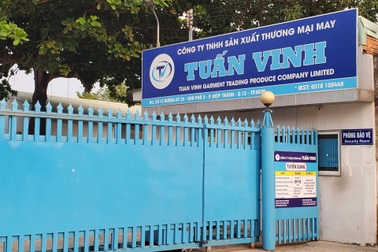 Đi đòi nợ lương, công nhân tá hỏa vì giám đốc là người bán hàng ở căng tin