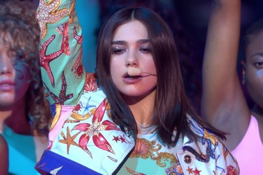 Dua Lipa biểu diễn ca khúc New Rules