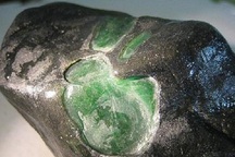 Đào rẫy cà phê, được khối đá quý 20 tấn giá chục tỷ