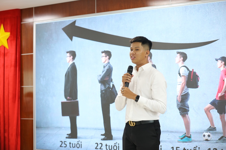 Việt Tùng, thành viên đội The Time trình bày lý luận ủng hộ việc kết hôn sớm