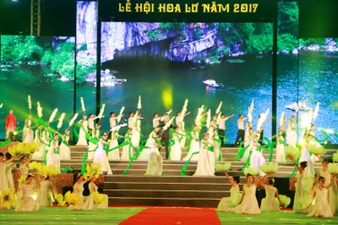 Ninh Bình: Hàng nghìn người dự lễ khai hội Hoa Lư năm 2017