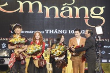 Uyển Ân đóng cảnh thân mật với Thuận Nguyễn