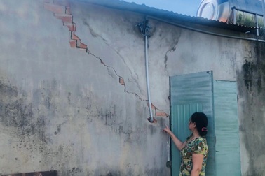 Đường đã xong, nhà bị nứt, dân mòn mỏi chờ hỗ trợ