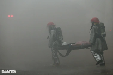 Cảnh sát, quân đội xử lý tình huống giả định hóa chất độc hại rò rỉ