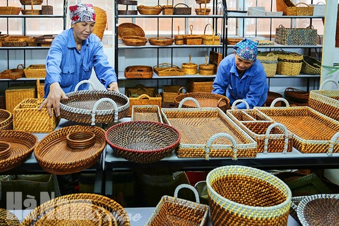 Phát triển nghề thủ công phục vụ du lịch nông thôn