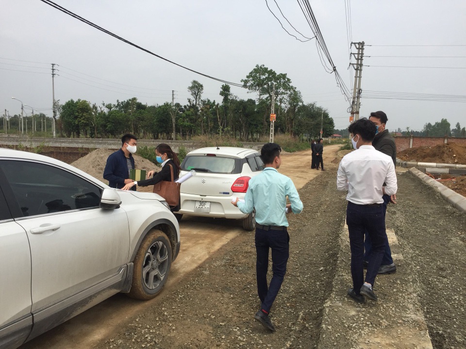 Nhân viên kinh doanh đa cấp lao vào cơn sốt đất làm môi giới - 2 Nhân viên kinh doanh đa cấp lao vào cơn sốt đất làm môi giới - 2