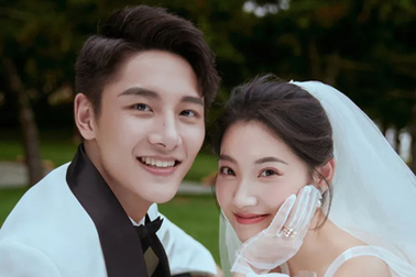 Đi nhầm nhà vệ sinh nữ, trai ế lấy được vợ như ý