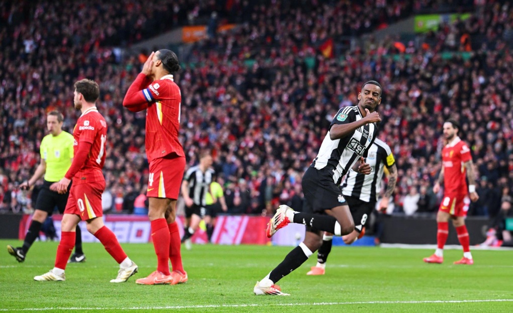 Đánh bại Liverpool, Newcastle lần đầu vô địch Cúp Liên đoàn Anh - 2 Đánh bại Liverpool, Newcastle lần đầu vô địch Cúp Liên đoàn Anh - 2